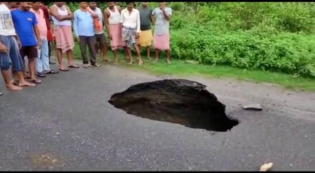 भारी बारिश का झारखंड में  कहर,कई इलाके जलमग्न, नदियां उफान पर तो, कहीं धंसी धरती..