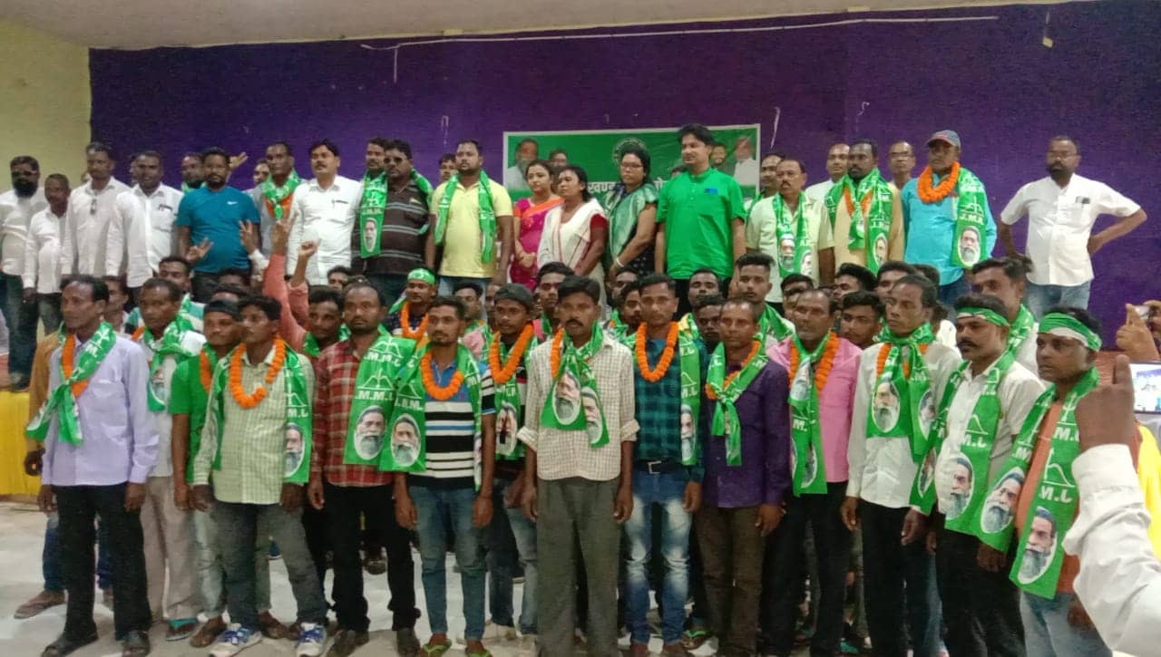 केंद्रीय मंत्री अर्जुन मुंडा को बड़ा झटका, करीबी नेता अपने समर्थकों के साथ झामुमो में शामिल