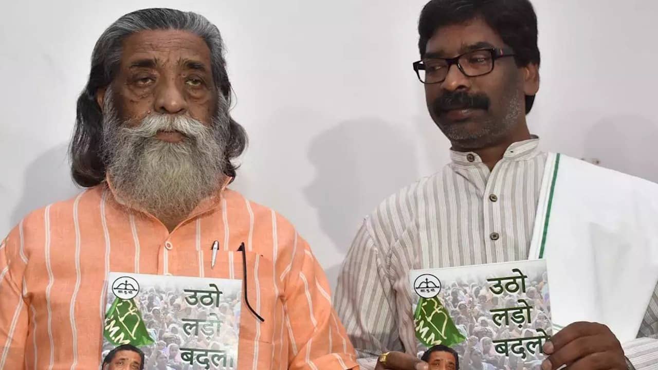 देखिये-झामुमो की जन्मस्थली धनबाद में कैसे टकरा रहा नेताओं का अहम,सुलझाने को मजबूर हुआ नेतृत्व  