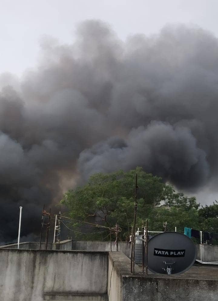 रांची:  एयरटेल के वेयरहाउस में लगी भीषण आग, लाखों का नुकसान    