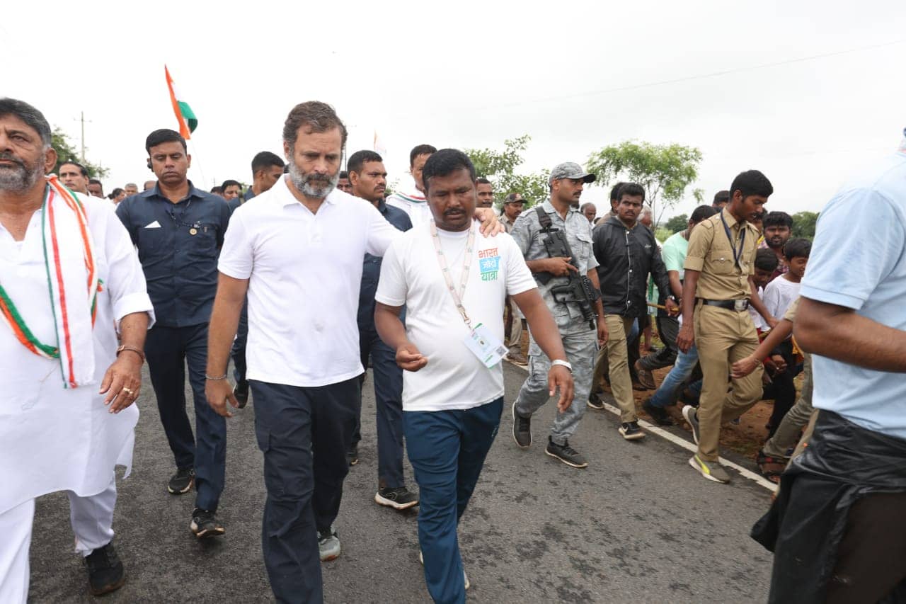 प्रदेश कांग्रेस युवा के सचिव दिनबन्धु बोयपाई भारत जोड़ो यात्रा में हुए शामिल, राहुल गांधी के साथ की पदयात्रा