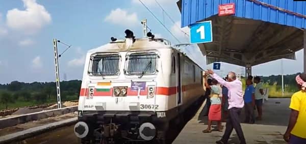 गोड्डा : कठौन हॉल्ट पर ट्रेन का ठहराव नहीं होने से ग्रामीण नाराज, 22 अक्टूबर को रेल रोककर करेंगे आंदोलन