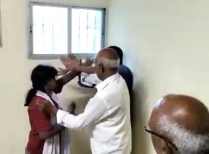 सरकारी राशि की लूट में हिस्सेदारी को लेकर महिला जेई व कार्यपालक सहायक में हुआ पंगा, जमकर चले लात-घूसे