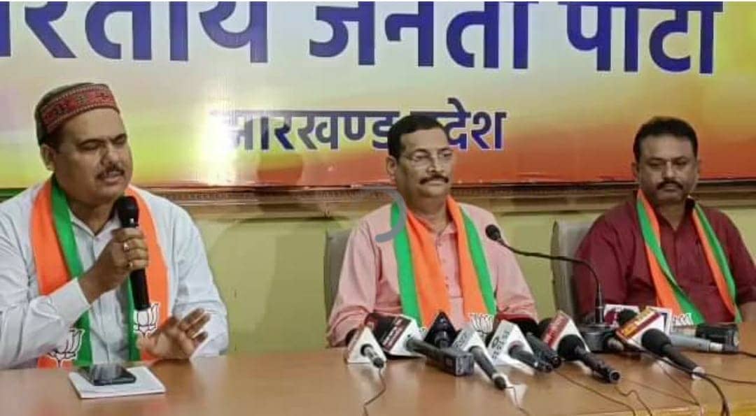 झारखंड भाजपा की PC, पंचायत चुनाव से लेकर लूट और अधिकारियों की गिरफ्तारी पर हेमंत को घेरा