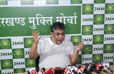 राज्यपाल को JMM की खुली चुनौती, कहा - हिम्मत है तो खोले लिफाफा, सवा तीन करोड़ जनता देगी जवाब   