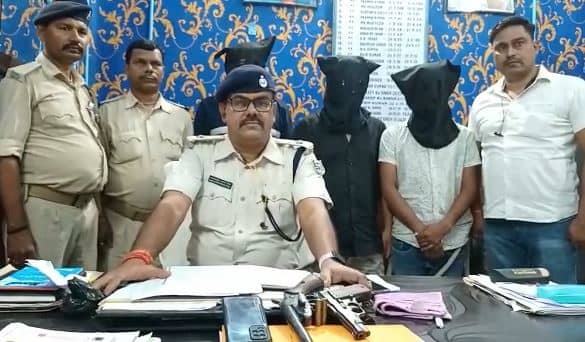 चर्चित सोनू हत्याकांड का पुलिस ने 48 घंटे के अंदर किया खुलासा, हत्या में शामिल तीन युवक गिरफ्तार, हथियार बरामद