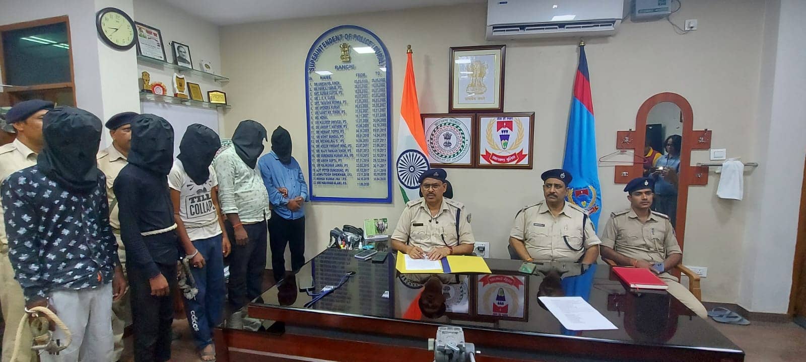 रांची पुलिस ने शराब की बड़ी खेप पकड़ी, तहखाना बना कर रखा था शराब