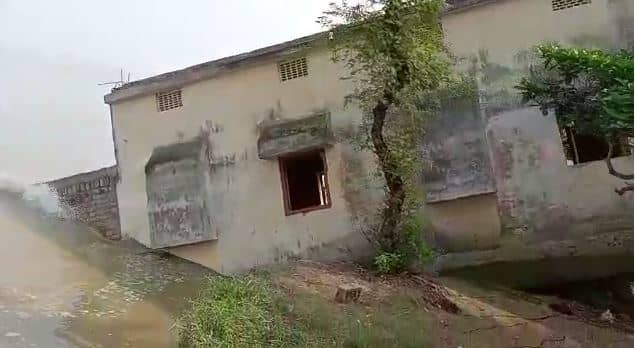 बिहार : भागलपुर के सबौर में गंगा कटाव, कई पक्के मकान नदी में समाए