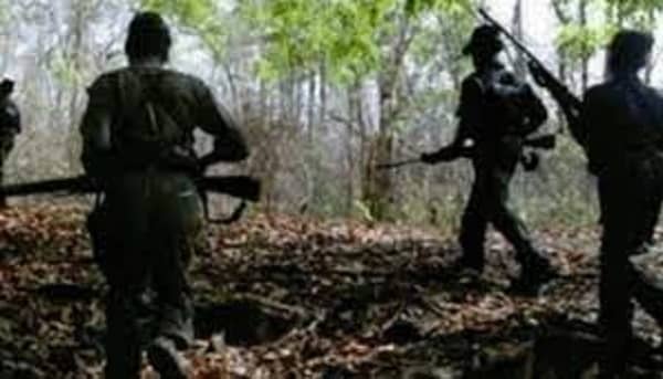 लातेहार : चंदवा के माल्हन में रेलवे प्रोजेक्ट साइट पर माओवादियों ने की गोलीबारी, तीन कर्मी घायल