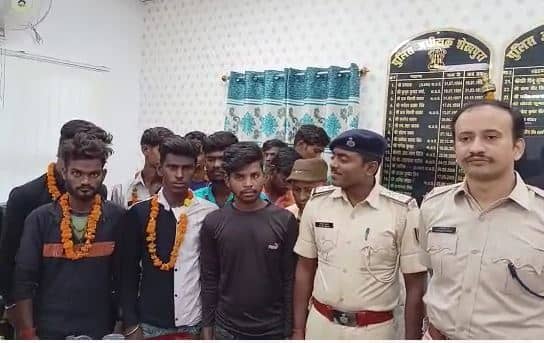 कश्मीर में बंधक बिहार के11 मजदूर किये गये रिहा, सभी लौटे अपने घर 