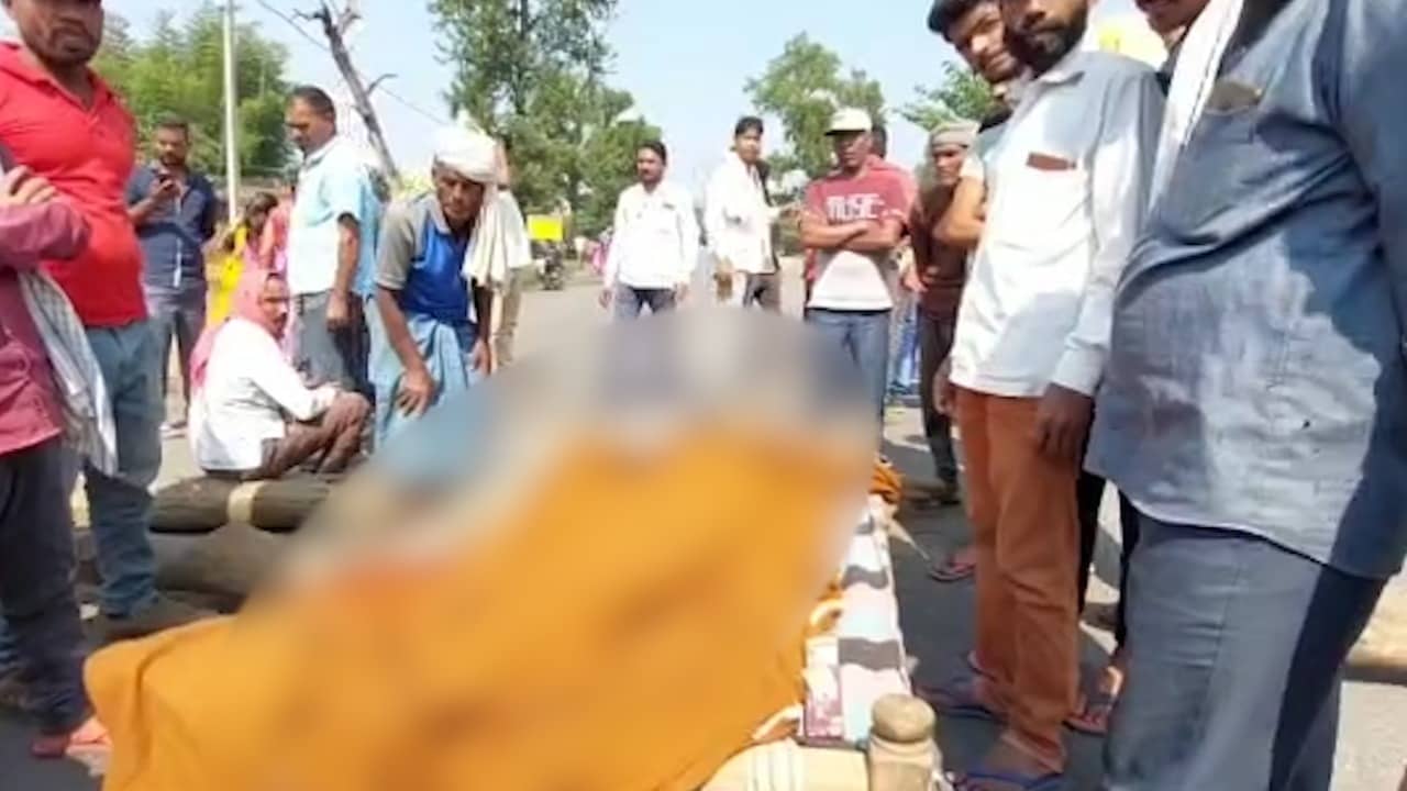 खेसारी और अक्षरा का शो देखने जाना तीन युवकों को पड़ा महंगा, अज्ञात कोल वाहन की चपेट में आने से एक की मौत, दो गंभीर