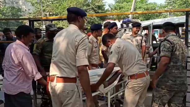 पुलिसकर्मियों से भरी नाव गंडक नदी में पलटी, तीन जवान डूबे, एक की मौत 