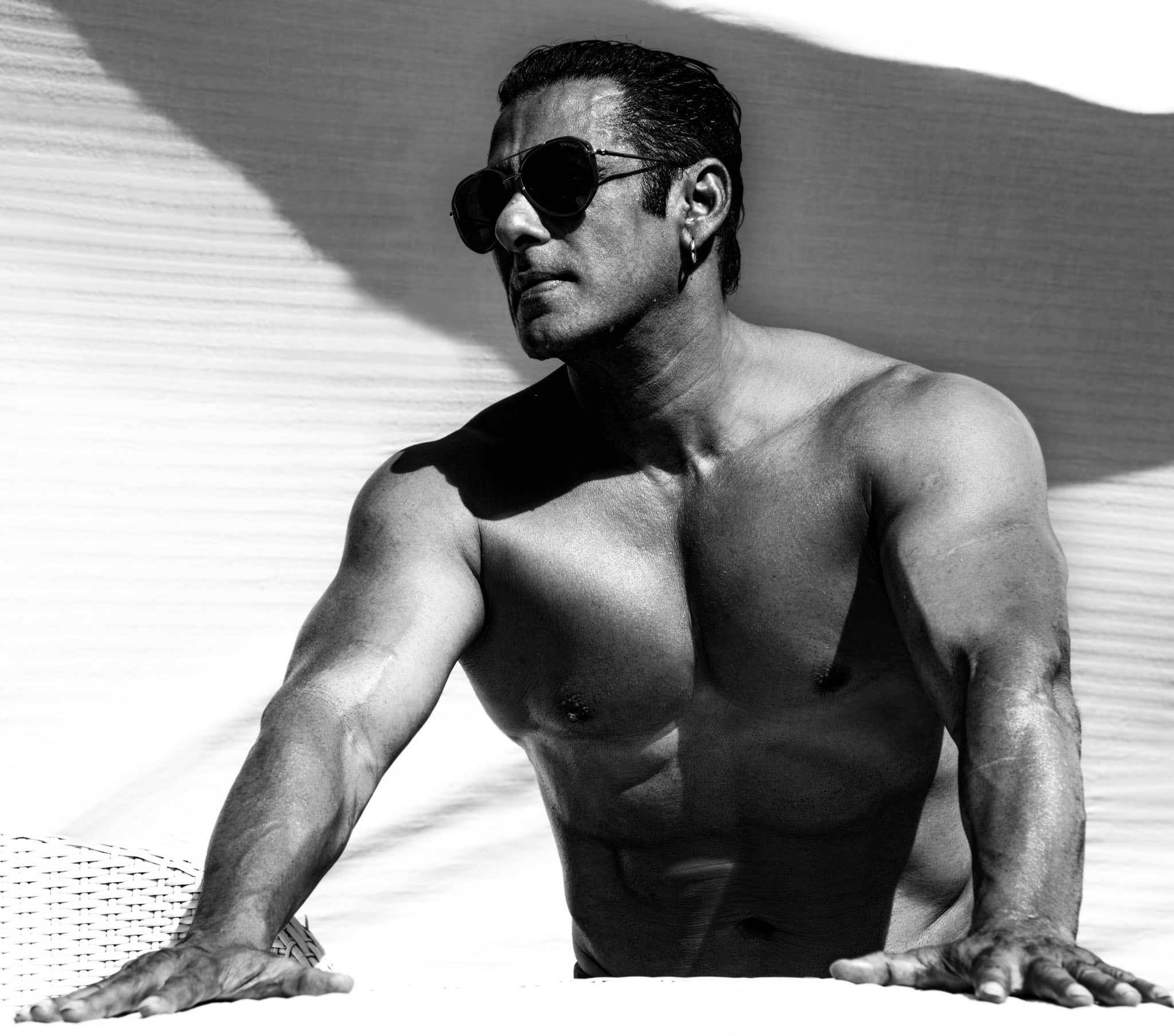 सलमान खान ने शर्टलेस फोटो शेयर कर फैंस को दी भाई दूज की बधाई, फैंस ने किए मजेदार कमेंट