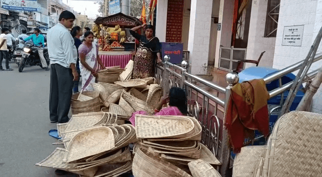 लोहरदगा : तालाबों की साफ-सफाई के बाद अब गुलजार हुआ छठ मार्केट