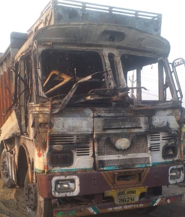 बड़ा हादसा टला: हेसालौंग पेट्रोल पम्प के समीप खड़ी ट्रक में लगी आग , कोई  हताहत नहीं 