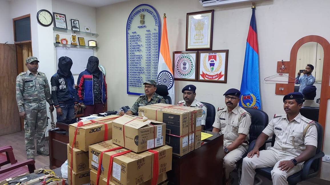 रांची : स्कूल से चोरी हुआ सात कंप्यूटर पुलिस ने किया बरामद, दो चोर गिरफ्तार