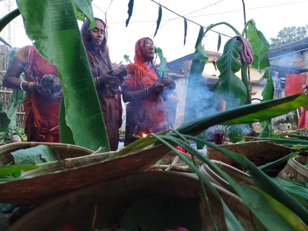 लोक आस्था के रंग और उमंग में डूबा पलामू, चारों ओर जय छठी मईया की गूंज