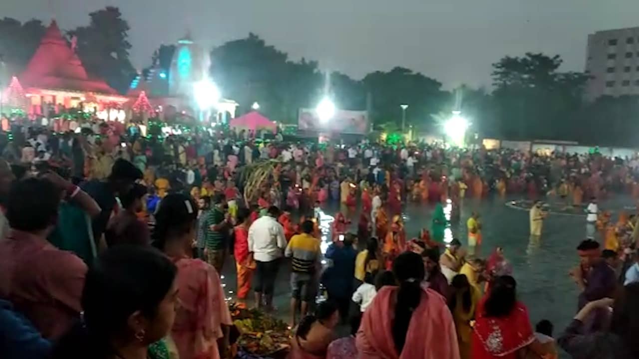 Chhath in Jharkhand: छठ महापर्व संपन्न, झारखंड के अलग-अलग जगहों पर लोगों ने उगते हुए सूर्य को दिया अर्घ्य