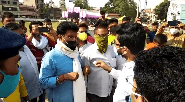 आखिर डीसी साहब से क्यों उलझ गए भाजपा नेता, क्यों सरेआम हुई बकझक, जानिए क्या है मामला