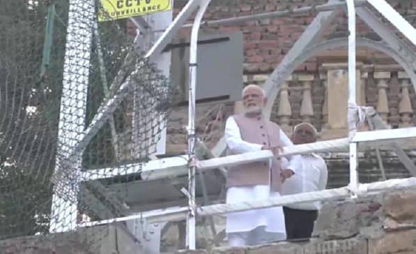 Morbi Bridge Collapse : PM मोदी ने अस्पताल जाकर घायलों का बांटा दर्द, घटनास्थल पहुंच टूटे पुल का लिया जायजा