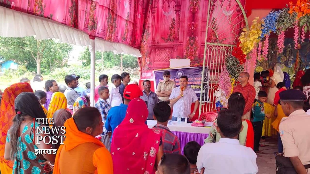 एसिड अटैक पीड़ितों को पूजा पंडाल में जाकर बताया, क्या हैं उनके अधिकार