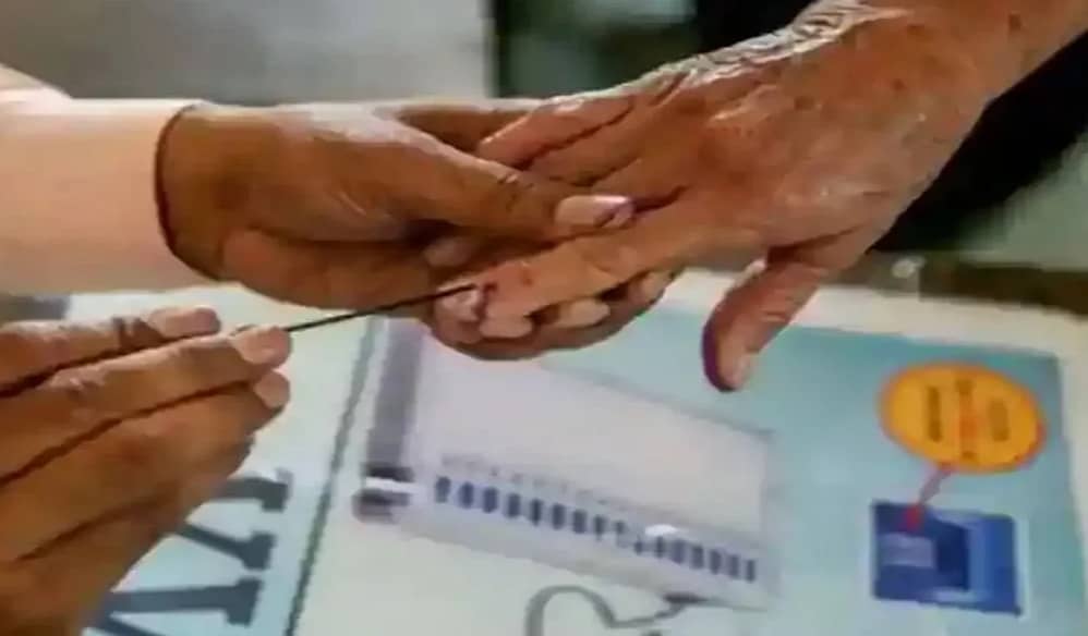 बिहार उपचुनाव :मोकामा और गोपालगंज में वोटिंग जारी, छह लाख से अधिक मतदाता डालेंगे वोट 