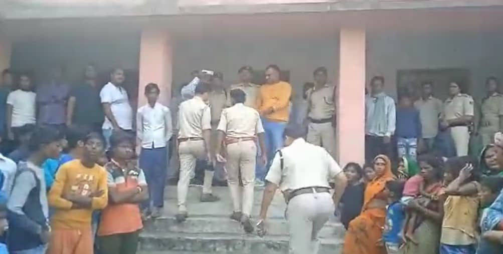 वैशाली: स्कूल में ताबड़तोड़ फ़ायरिंग, एक युवक की मौत, दहशत में लोग