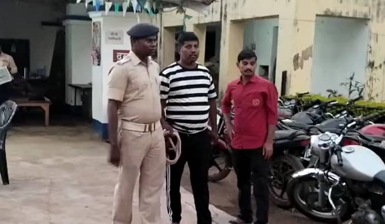 दुमका: 2019 में कोर्ट हाजत से फरार अभियुक्त दनीनाथ दत्ता गिरफ्तार, भेजा गया जेल