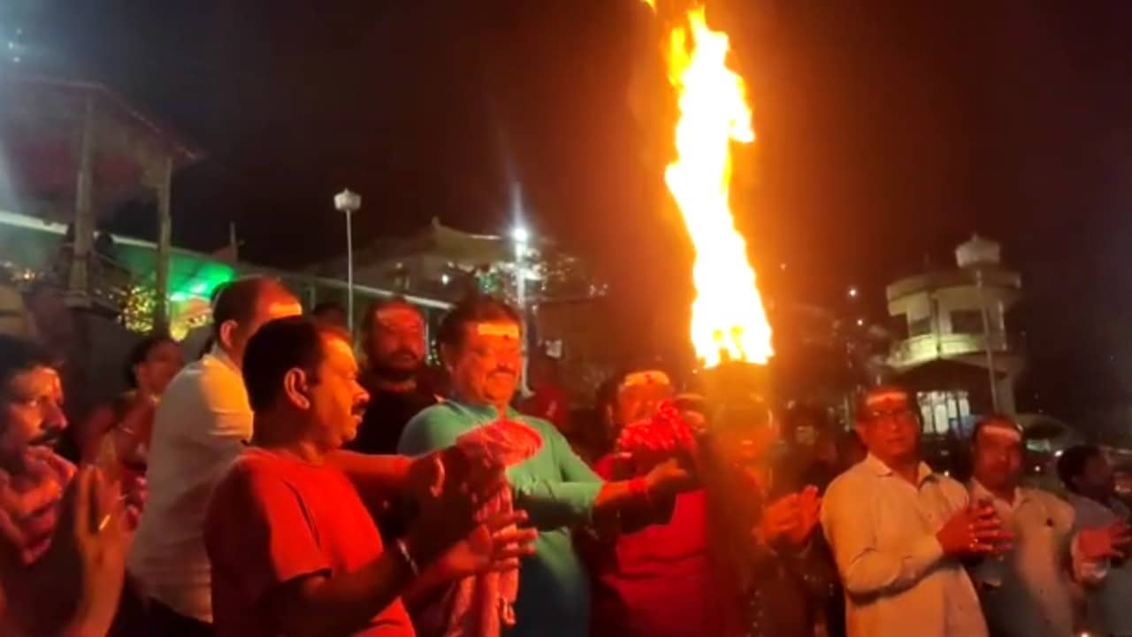 दुमका : शिवगंगा सरोवर के तट पर किया गया गंगा महाआरती का आयोजन, जानिए इसकी महत्ता