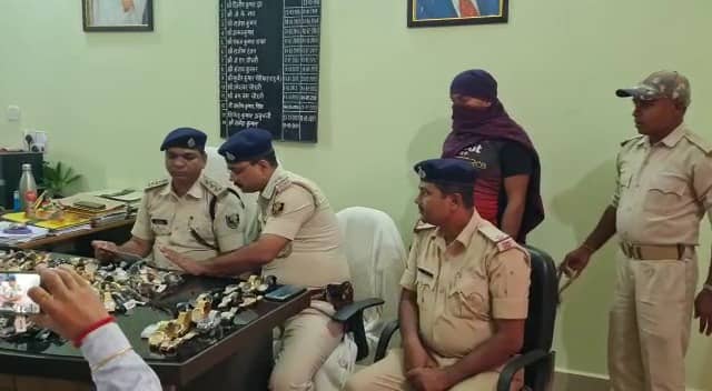 मध्यप्रदेश से घड़ी चोरी कर बिहार में बेचता था शटर कटवा गिरोह, लाखों की घड़ी के साथ एक गिरफ्तार 