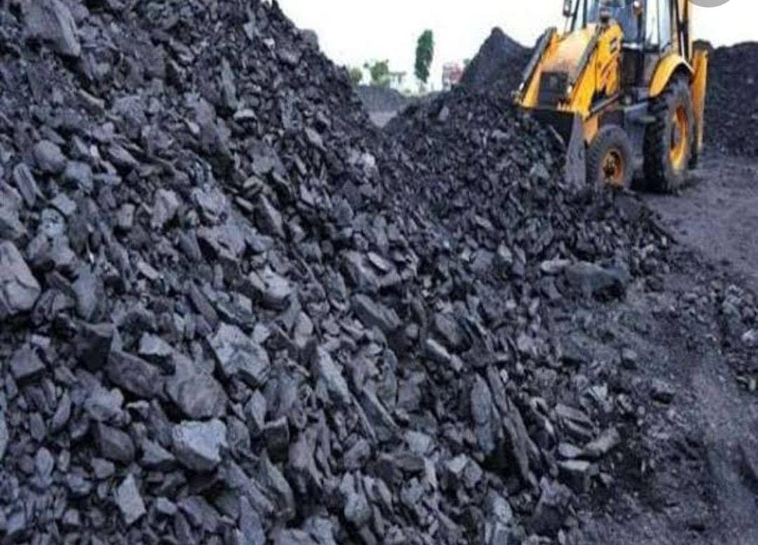 BREAKING : कतरास में फिर कोयला चोरों के बीच हुई फायरिंग, फूटे बम, दो लोग घायल