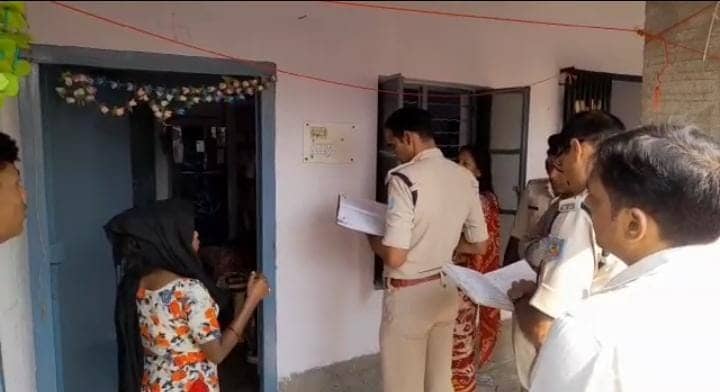 दो बीवियों के बीच पीस रहे झारखंड पुलिस के जवान ने की खुदकुशी, कई दिनों से था परेशान