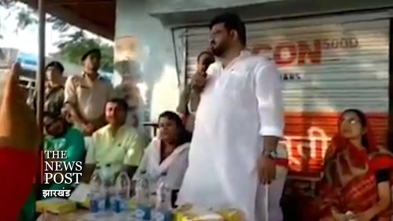 झारखंड के मंत्री हफीजुल हसन ने एक पब्लिक मीटिंग में पूर्व प्रधानमंत्री मनमोहन सिंह को दे दी श्रद्धांजलि..!