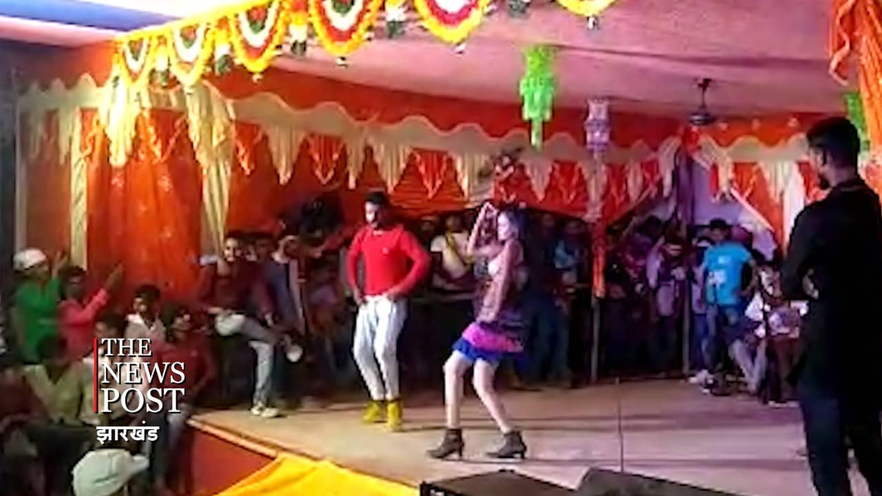 यहां प्रशासन की मौजूदगी में रात भर डांस फ्लोर पर  जमकर नाचीं बालाएं, कोविड गाइडलाइंस की उड़ीं धज्जियां