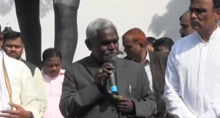 जमशेदपुर: भगवान बिरसा मुंडा जयंती के मौके पर मंत्री ने बिरसा की आदमकद प्रतिमा का किया आवरण, कहा लोगों के लिए धरोहर है ये प्रतिमा