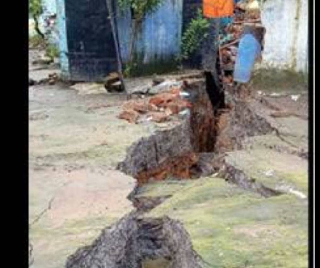 जिस खदान में 29 खनिकों ने ली थी जल समाधि, उसी के बगल में हो रहा धसान,निकल रही है गैस,जानिया कहां का है मामला