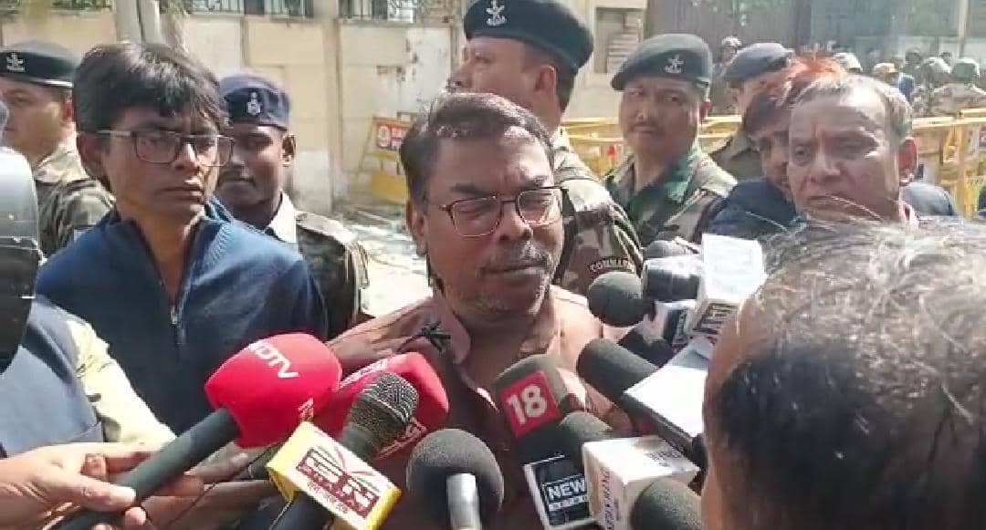 सीएम हेमंत के साथ उनके भाई बसंत सोरेन भी पहुंचे ईडी दफ्तर, सीएम का चेहरा बदलने पर बोली ये बात