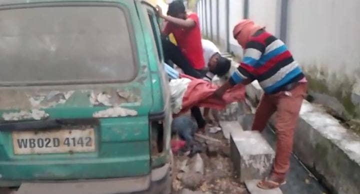 जमशेदपुर: बेकार पड़ी गाड़ी से मिला अज्ञात का शव, क्षेत्र में सनसनी