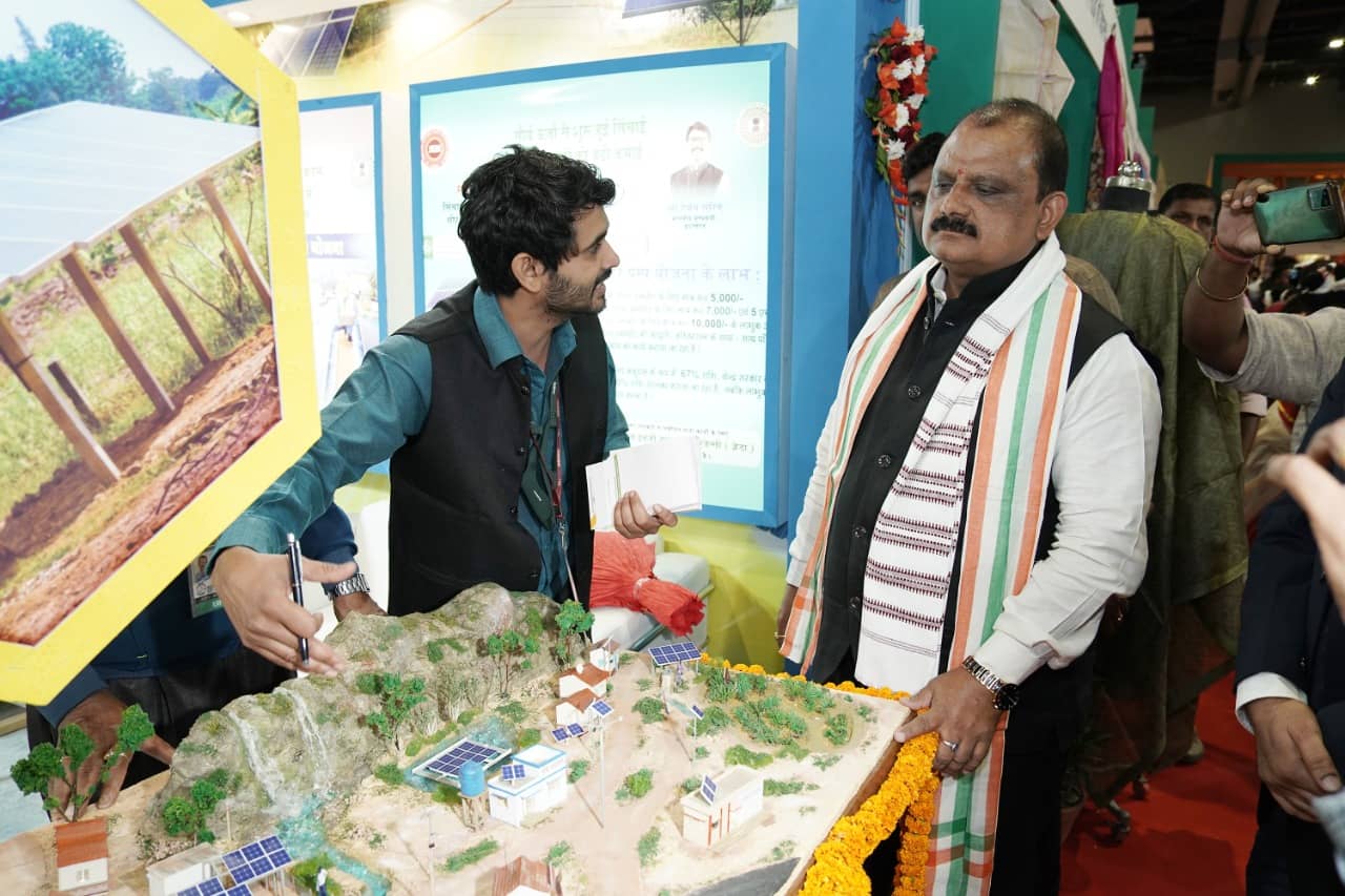 नई दिल्ली में आयोजित ट्रेड फेयर में झारखण्डी थीम की धूम, मेले में छाया आदिवासी पहनावा