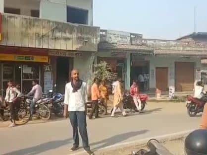 औरंगाबाद : थाना गेट पर शराबी ने की पुलिस की ऐसी-तैसी, लगाया रिश्वतखोर होने का आरोप           