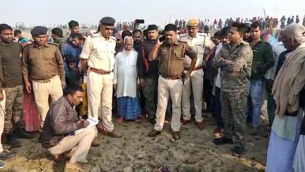 सीतामढ़ी : सनकी शख्स ने अपने दो मासूम बच्चों को उतारा मौत के घाट, पत्नी पर भी किया हमला