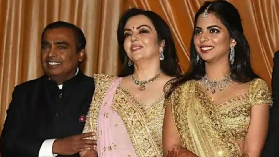 मुकेश अंबानी बने नाना, ईशा अंबानी ने जुड़वा बच्चों को दिया जन्म, जानिए बच्चों के क्या रखे गए नाम  