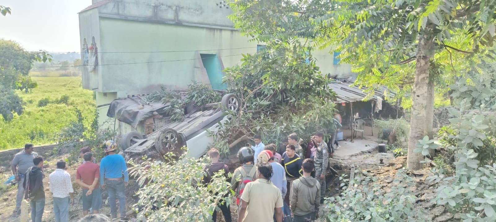 धनबाद: स्कॉर्पियो और हैरियर में हुई जोरदार टक्कर, कई लोग घायल  