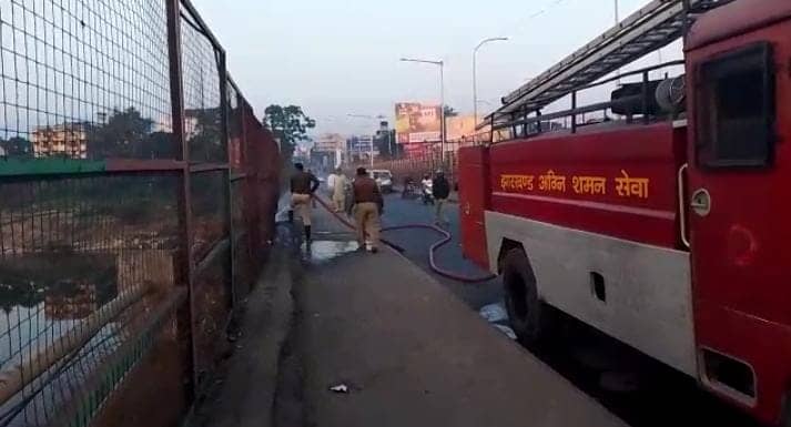मानगो ब्रिज पर लगी आग, बाल-बाल बची कई लोगों की जान !