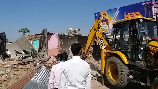 रांची : आंखों के सामने अपना आशियाना टूटते देख खुद टूट गए लोग, समझिए पूरा मामला