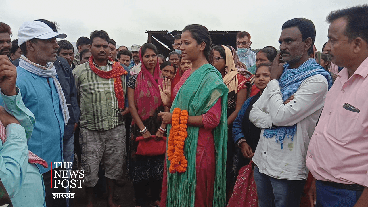 ग्रामीणों से अंबा प्रसाद का वादा, जल्द मिलेगा 35 साल का मुआवजा