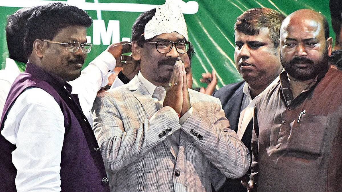 अपनी जन्मस्थली में ही झामुमो कैसे हो रहा तार-तार, हेमंत सोरेन भी नहीं सुलझा पा रहे विवाद, जानिए क्या है झगड़ा