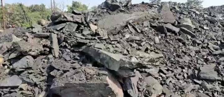 राज्य में खुलेआम चल रही कोयला की कालाबाज़ारी, सरकार को हो रहा लाखों का नुकसान, जानिए कोयला चोरी को लेकर ईसीएल का क्या है हाल