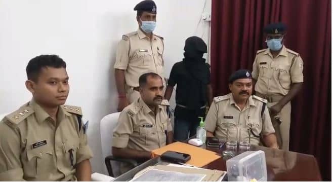 कार शोरूम में बमबाजी मामले में अमन सिंह गैंग का कुख्यात अपराधी कुंदन पिस्टल के साथ गिरफ्तार