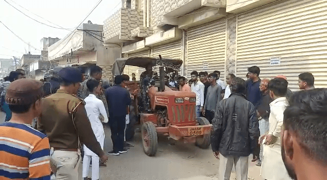 सरायकेला: अवैध बालू लदे ट्रैक्टर ने बाइक सवार को मारी जोरदार टक्कर, घायल की स्थिति गंभीर, टीएमएच में भर्ती